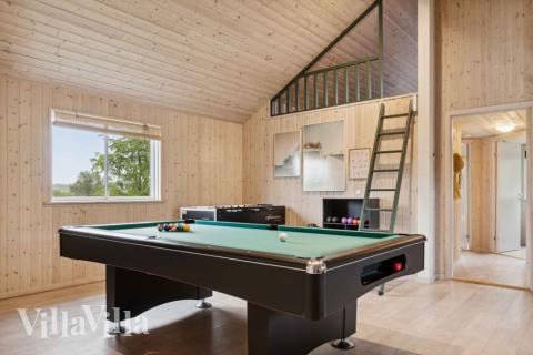 Luksushus 323 til 16 personer byder på et stort aktivitetsrum med bl.a. billard og dart
