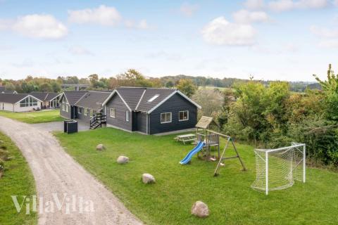 Dette skønne poolhus nr. 323 med plads til 16 personer ligger i Nordsjælland