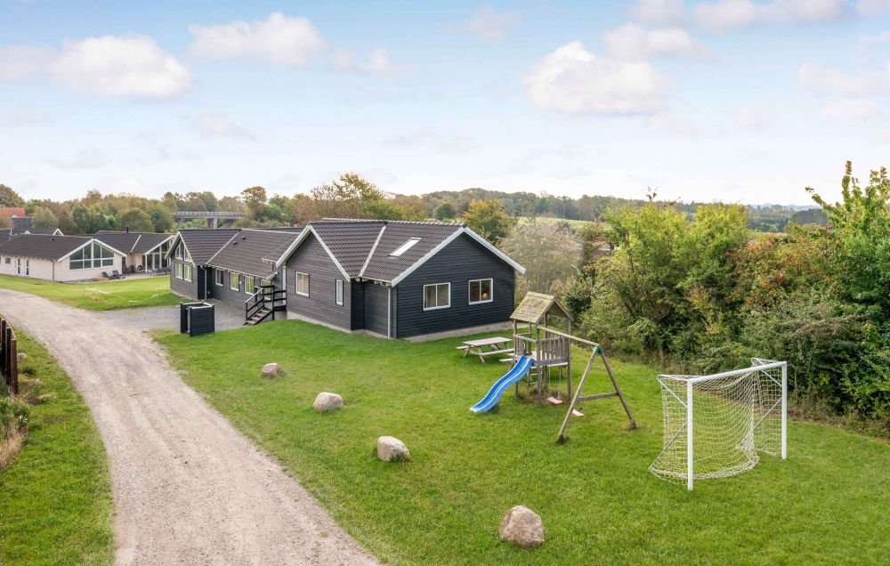 Dette skønne poolhus nr. 323 med plads til 16 personer ligger i Nordsjælland