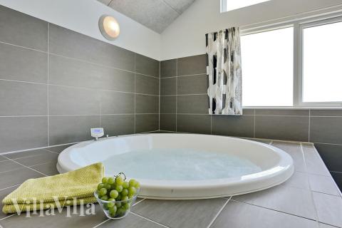 Nyd varmen i spaen i luksushus nr. 324 i Fyn og øer