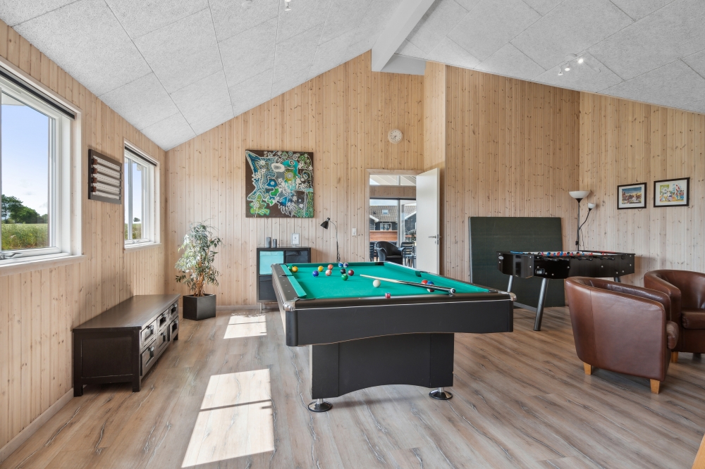 Ud over de mange timer, man kan bruge i husets pool-afdeling, så byder luksushus 324 også på billard/bordtennis og dart
