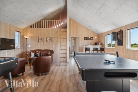 Luksushus 324 til 18 personer byder på et stort aktivitetsrum med bl.a. billard og dart