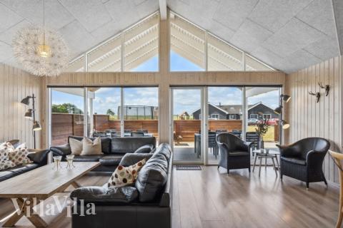 Opholdsrum med plads til 18 i luksushus nr. 324.