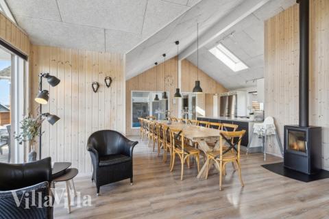 Det store lyse opholdrum i luksushus nr. 324 til 18.