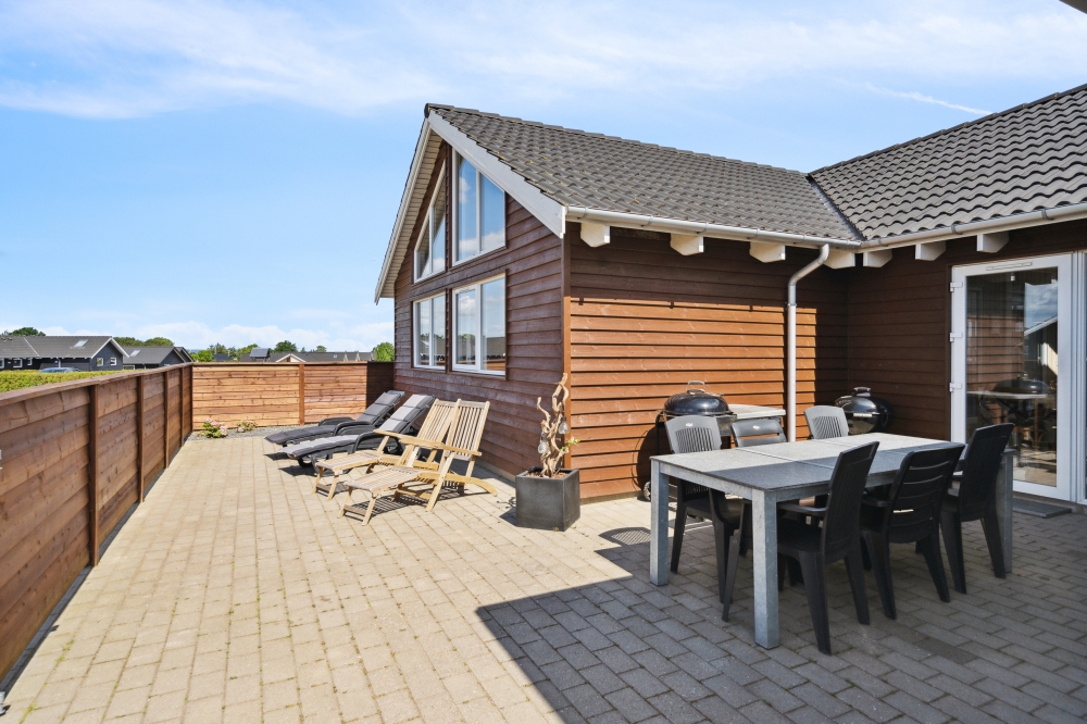Nyd en grillaften på terrassen i luksushus nr. 324 i Fyn og øer
