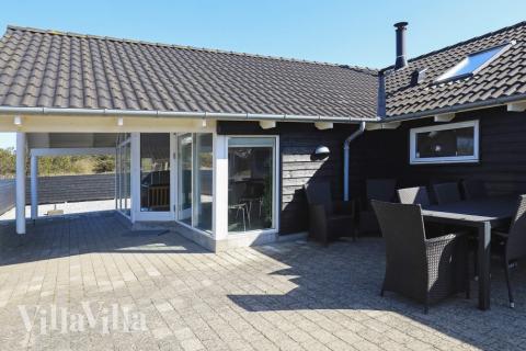 Luksushus nr. 326 har en dejlig terrasse med gode havemøbler til 12 personer.