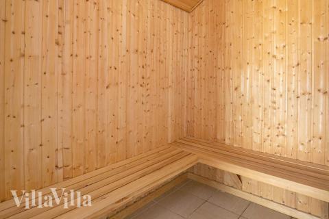 Nyd varmen i saunaen i luksushus nr. 326 til 12 personer