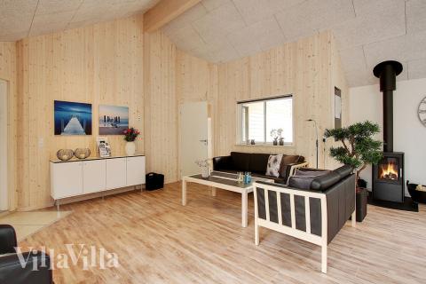 Det store lyse opholdrum i luksushus nr. 330 til 24.