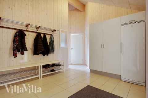 Den rummelige entre i luksushus nr. 330 i Østjylland