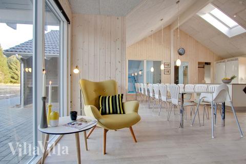 Opholdsrum med plads til 16 i luksushus nr. 334.