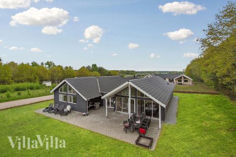 Flot sommerhus nr. 334 med god plads til op til 16 personer