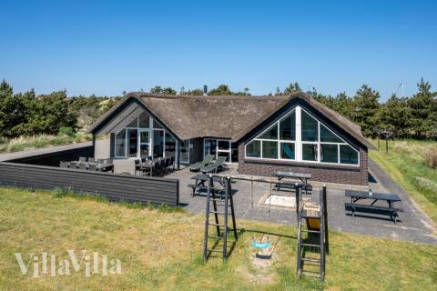 Dette skønne poolhus nr. 332 med plads til 20 personer ligger i Vestjylland