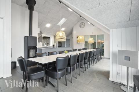 Det store lyse opholdrum i luksushus nr. 332 til 20.