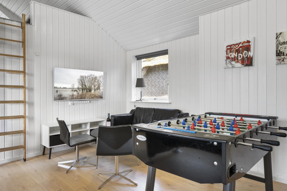 Luksushus 332 til 20 personer byder på et stort aktivitetsrum med bl.a. billard og dart