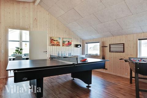 Luksushus 336 til 14 personer byder på et stort aktivitetsrum med bl.a. billard og dart