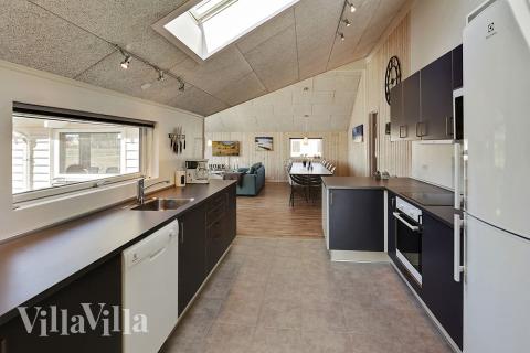 Køkkenet i luksushus nr. 336 er udstyrret, så I let kan lave mad til 14 personer.