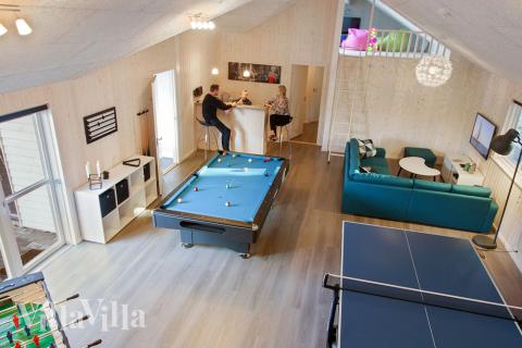 Luksushus 335 til 24 personer byder på et stort aktivitetsrum med bl.a. billard og dart