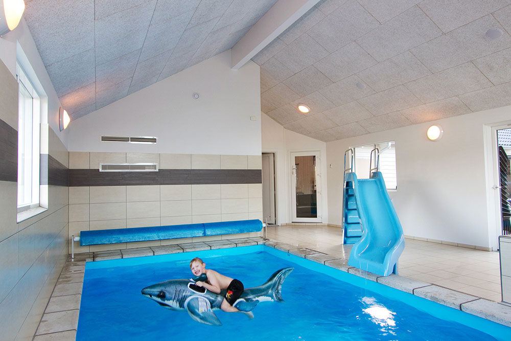 Den lækre pool i luksushuse nr. 335 til 24 personer
