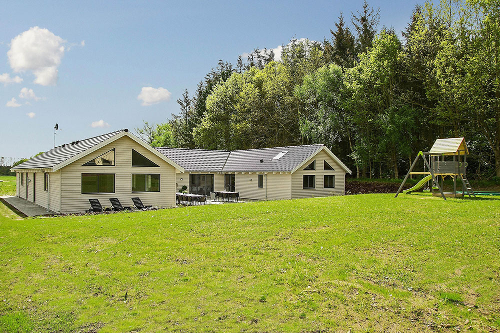 Flot sommerhus nr. 335 med god plads til op til 24 personer