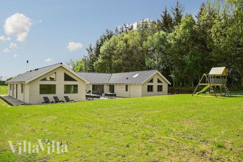 Flot sommerhus nr. 335 med god plads til op til 24 personer