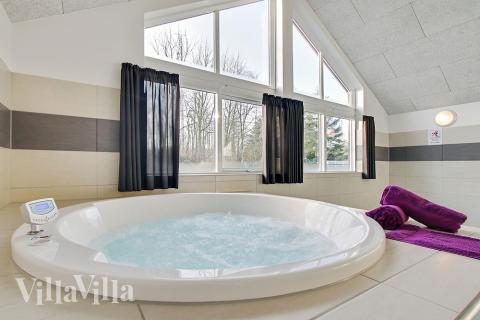 Nyd varmen i spaen i luksushus nr. 337 i Fyn og øer