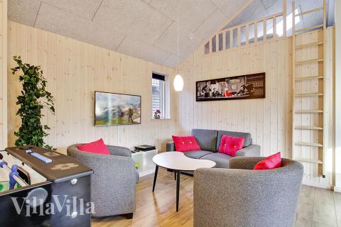 Aktivitetsrum i luksushus nr. 337 med 6 soveværelser og plads til 16 personer.