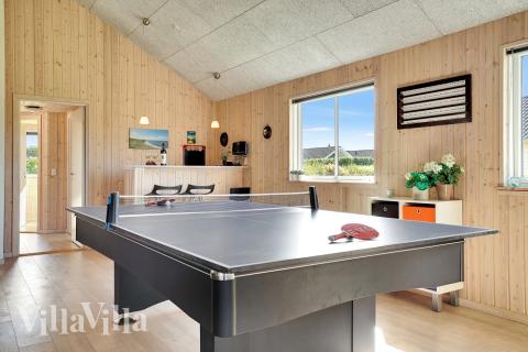 Aktivitetsrum i luksushus nr. 338 med 6 soveværelser og plads til 16 personer.