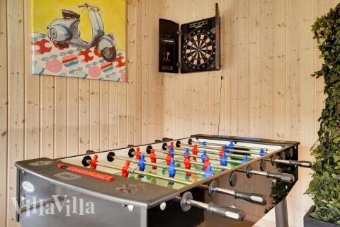 Dyst i sommerhusets aktivitetsrum, når I besøger luksushus nr. 338 i Fyn og øer.