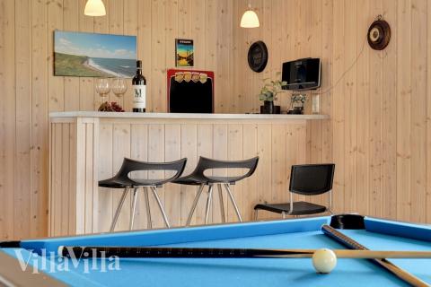 Luksushus 338 til 16 personer byder på et stort aktivitetsrum med bl.a. billard og dart