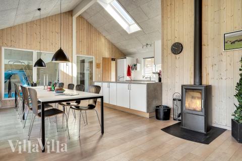 Det store lyse opholdrum i luksushus nr. 338 til 16.