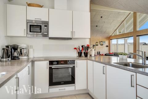 Køkkenet i luksushus nr. 338 er godt indrettet.