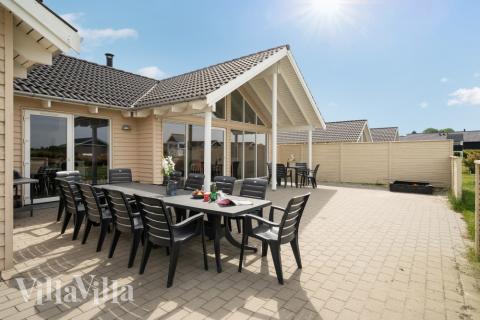 Nyd en grillaften på terrassen i luksushus nr. 338 i Fyn og øer