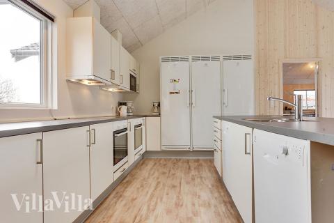 Køkkenet i luksushus nr. 340 er udstyrret, så I let kan lave mad til 22 personer.