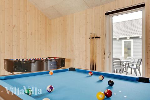 Luksushus 340 til 22 personer byder på et stort aktivitetsrum med bl.a. billard og dart