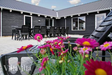 Nyd en grillaften på terrassen i luksushus nr. 340 i Fyn og øer