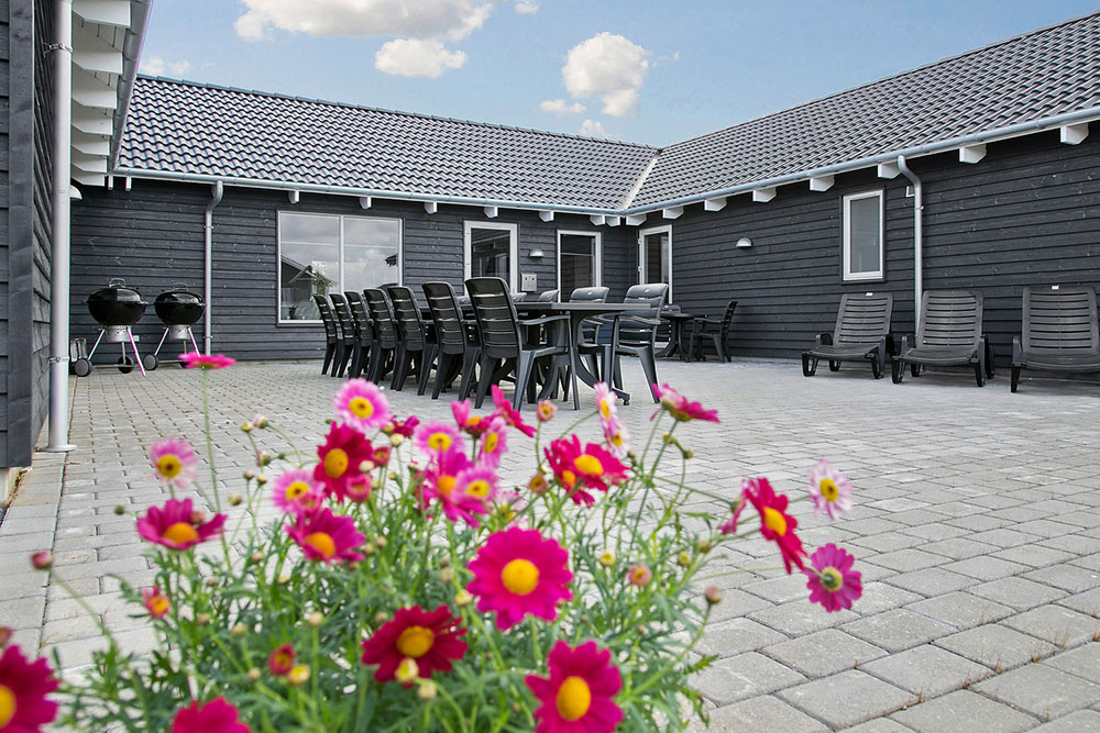 Luksushus nr. 340 har en dejlig terrasse med gode havemøbler til 22 personer.