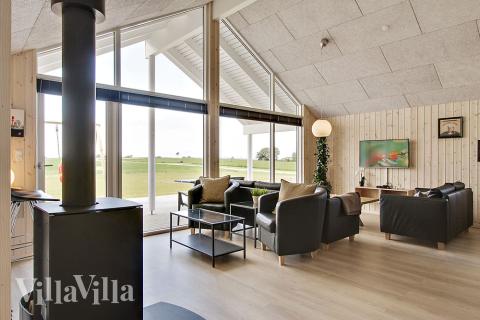 Det store lyse opholdrum i luksushus nr. 341 til 14.