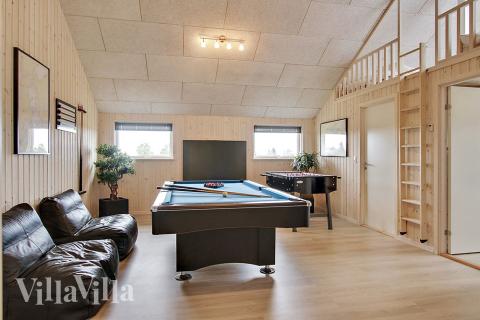 Aktivitetsrum i luksushus nr. 341 med 5 soveværelser og plads til 14 personer.