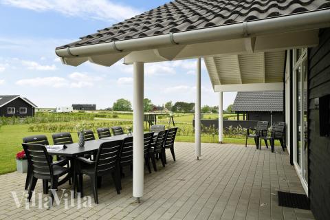 Luksushus nr. 341 har en dejlig terrasse med gode havemøbler til 14 personer.