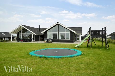 Dette skønne poolhus nr. 341 med plads til 14 personer ligger i Fyn og øer