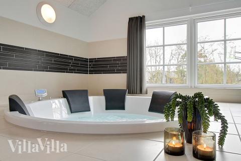 Nyd varmen i spaen i luksushus nr. 342 i Vestjylland