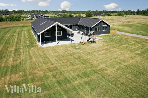 Dette skønne poolhus nr. 343 med plads til 20 personer ligger i Lolland/Falster/Møn