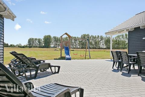 Luksushus nr. 343 har en dejlig terrasse med gode havemøbler til 20 personer.