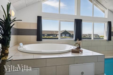 Nyd varmen i spaen i luksushus nr. 345 i Fyn og øer