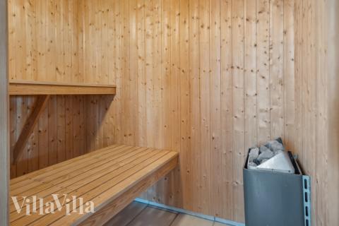 Nyd varmen i saunaen i luksushus nr. 345 til 16 personer