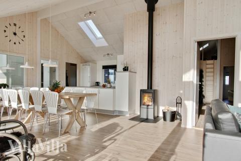 Opholdsrum med plads til 16 i luksushus nr. 345.