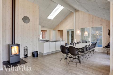 Det store lyse opholdrum i luksushus nr. 344 til 16.