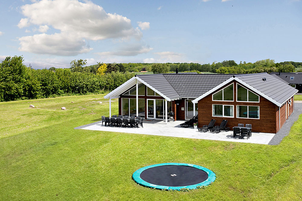Huset har aktiviteter til alle aldre og plads til 16 personer.