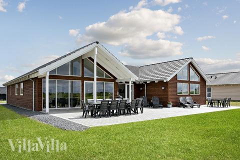 Luksushus nr. 344 har en dejlig terrasse med gode havemøbler til 16 personer.