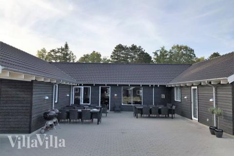 Luksushus nr. 346 har en dejlig terrasse med gode havemøbler til 22 personer.